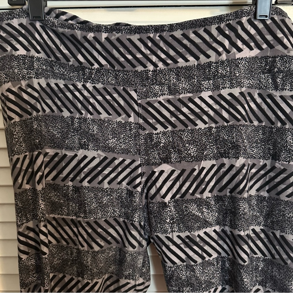 LuLaRoe leggings - tall & curvy